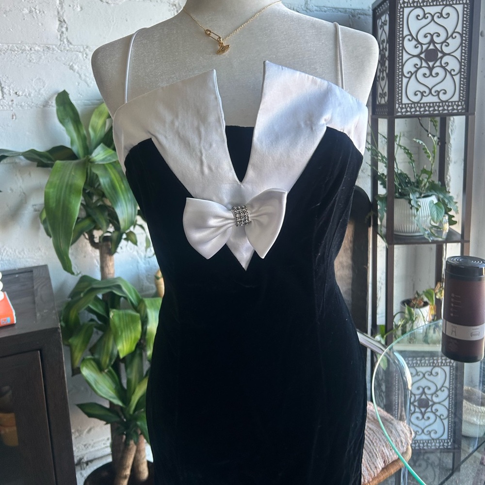 Vintage Velvet Bow Dress - Picture 2 of 7